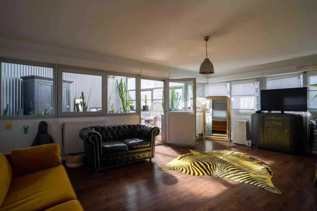 Image 4 of Loft atypique13Om2 rooftop et patio,dep tardif PKG,AC