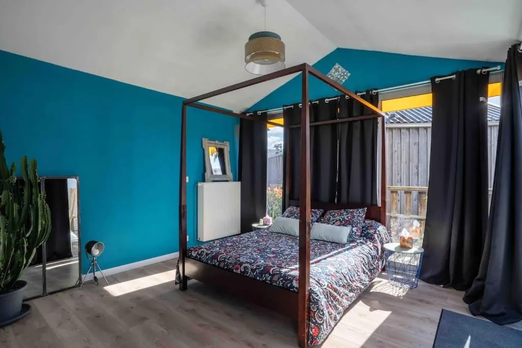Image 6 of Loft atypique13Om2 rooftop et patio,dep tardif PKG,AC