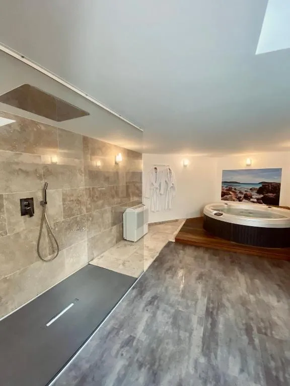 Image 3 of Mieuxqualhotel jacuzzi privatif Le rond