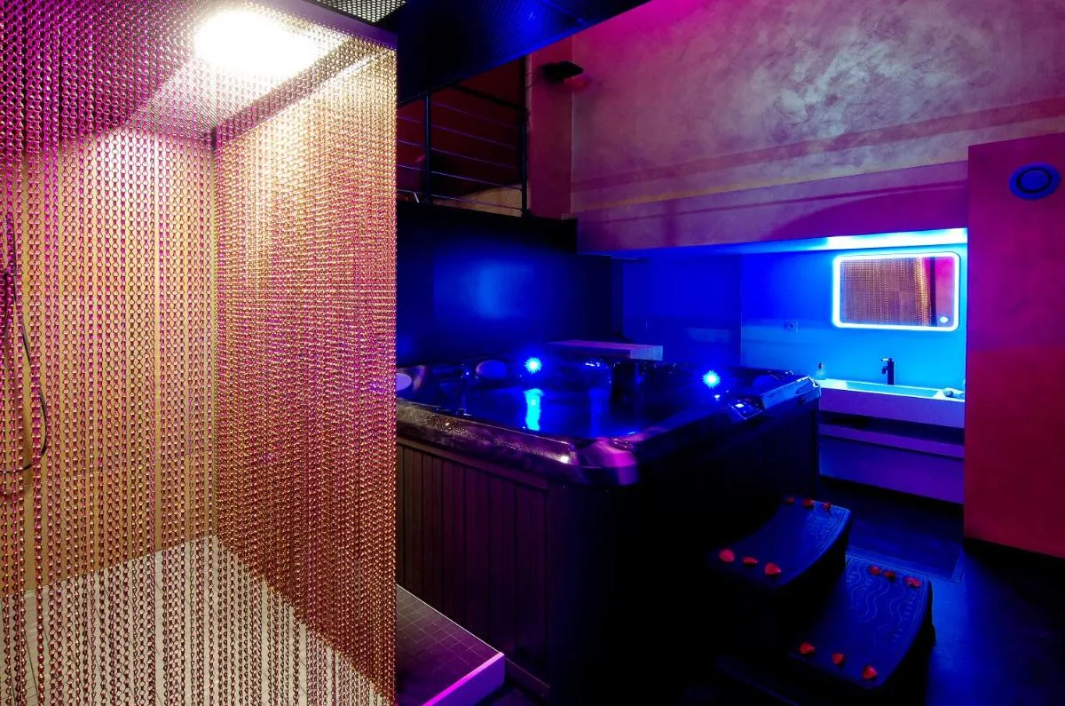 Image 3 of Mieuxqualhotel jacuzzi privatif Love room