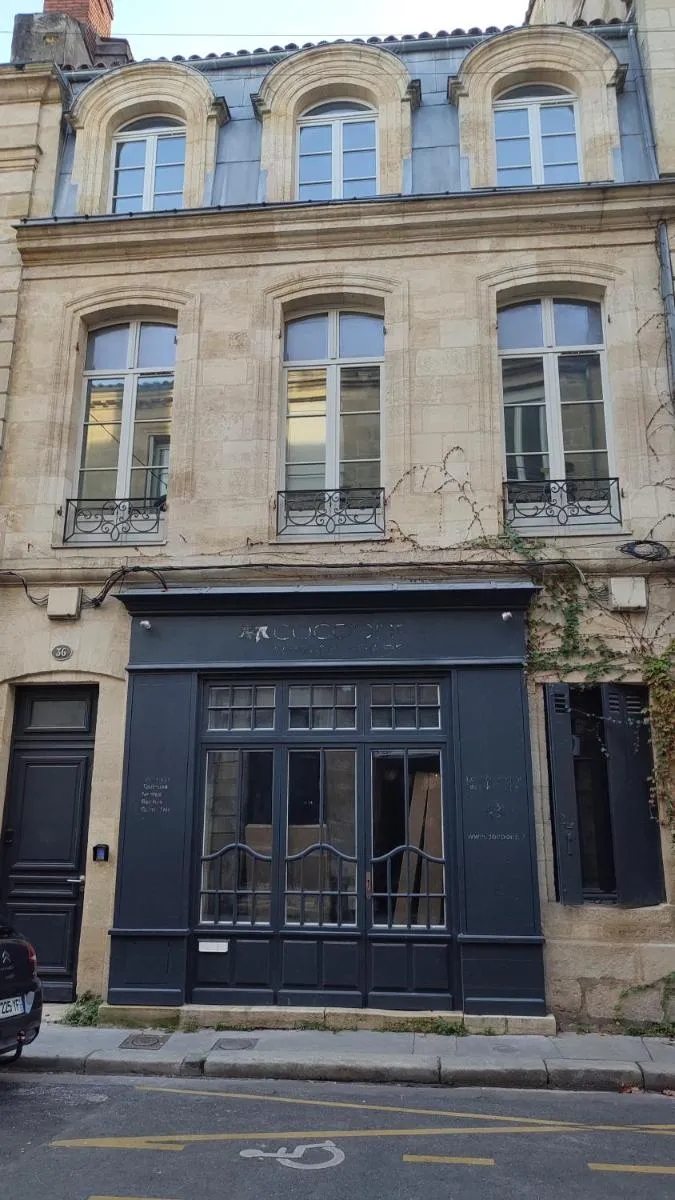 Image 3 of Appartement 1er étage sur cour aux Chartrons