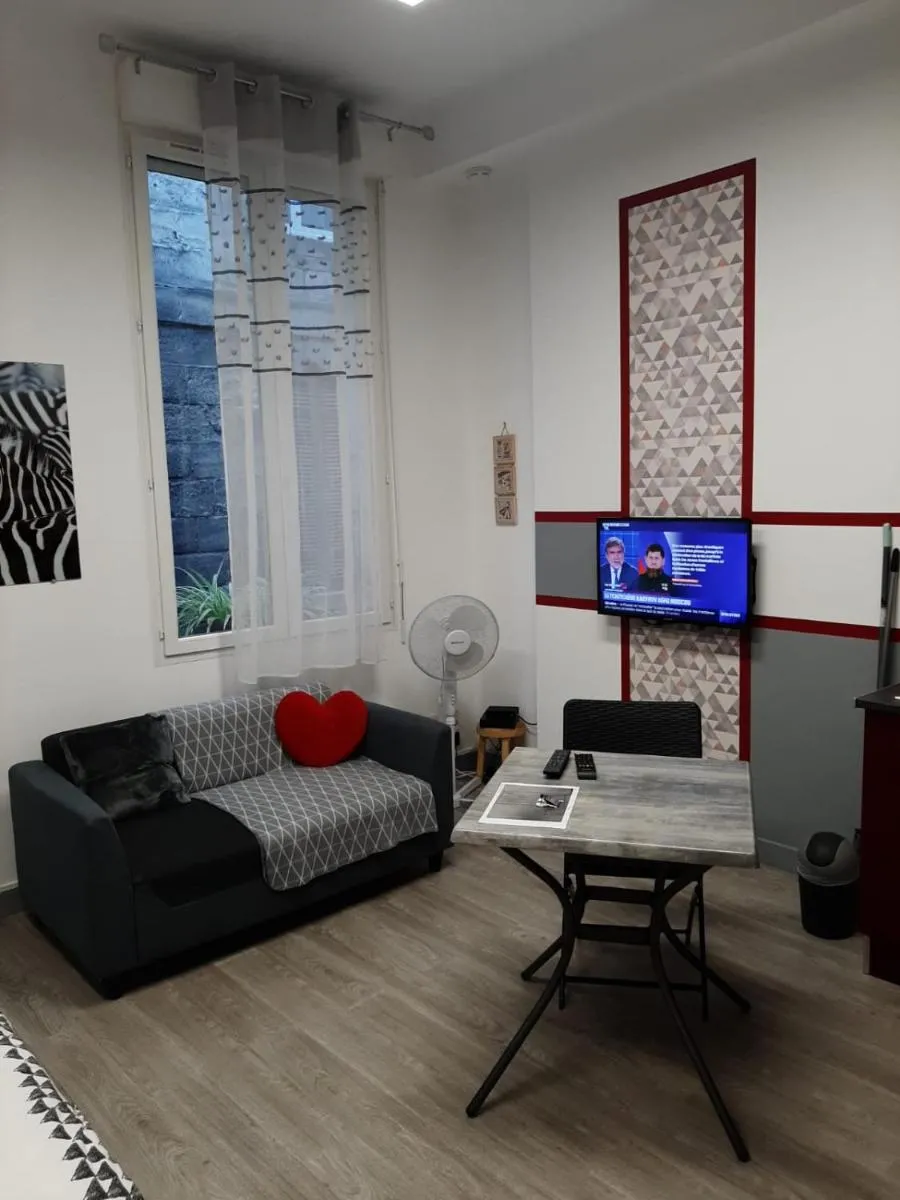 Image 5 of Appartement T1 Hyper Centre place de la Victoire