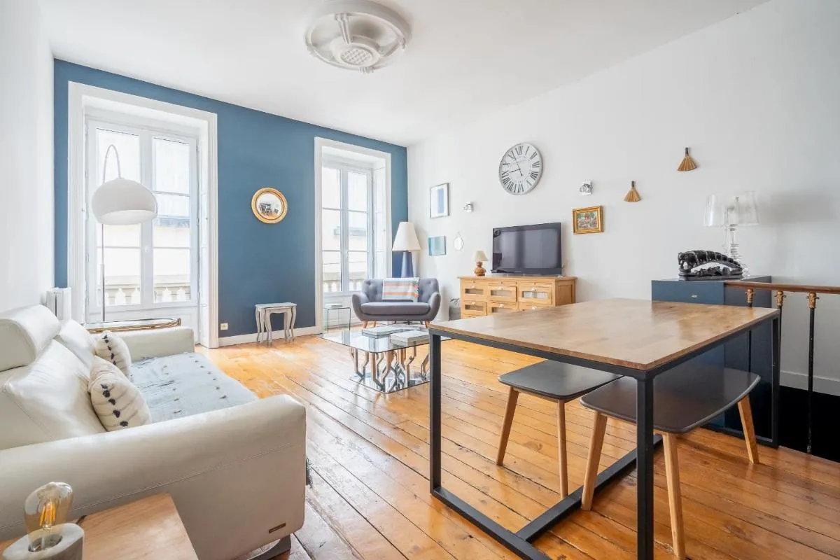Image 2 of Appartement bourgeois hyper centre-ville de Bordeaux