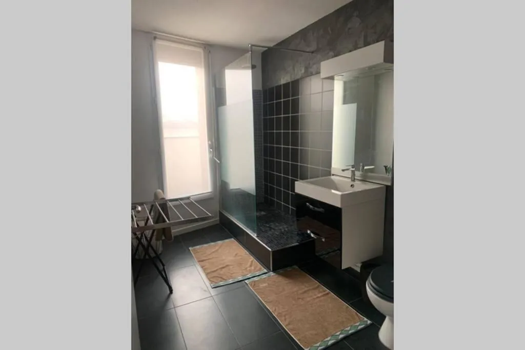 Image 2 of Appartement dernier étage, balcon, parking gratuit !
