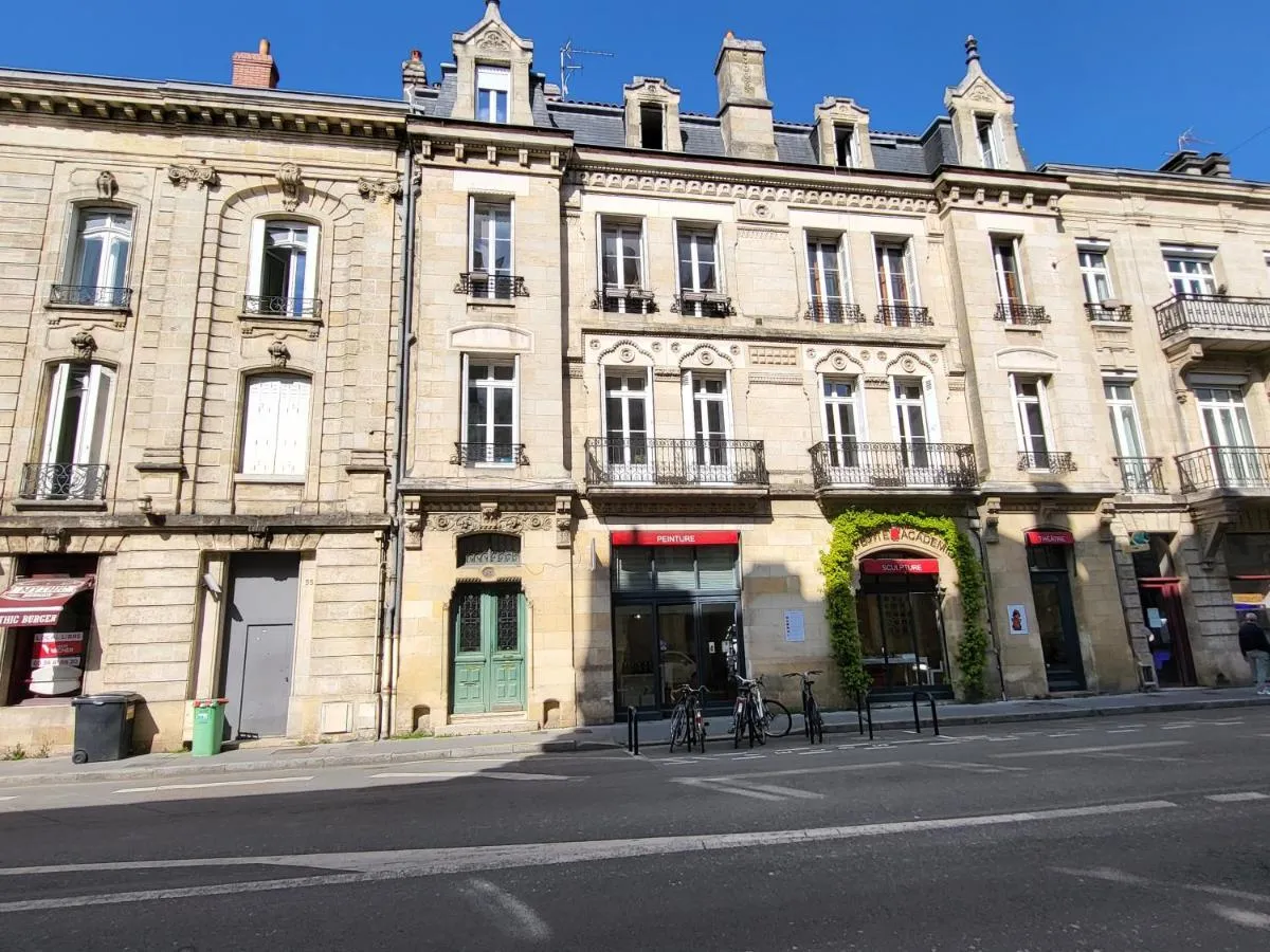 Image 1 of Appartement lumineux Art-déco centre-ville parking