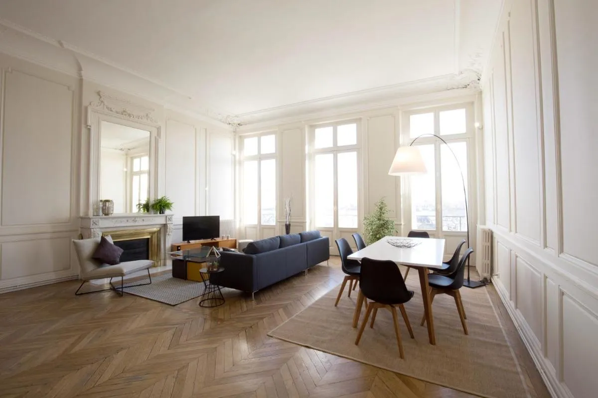 Image 1 of Appartement sur les quais de Bordeaux