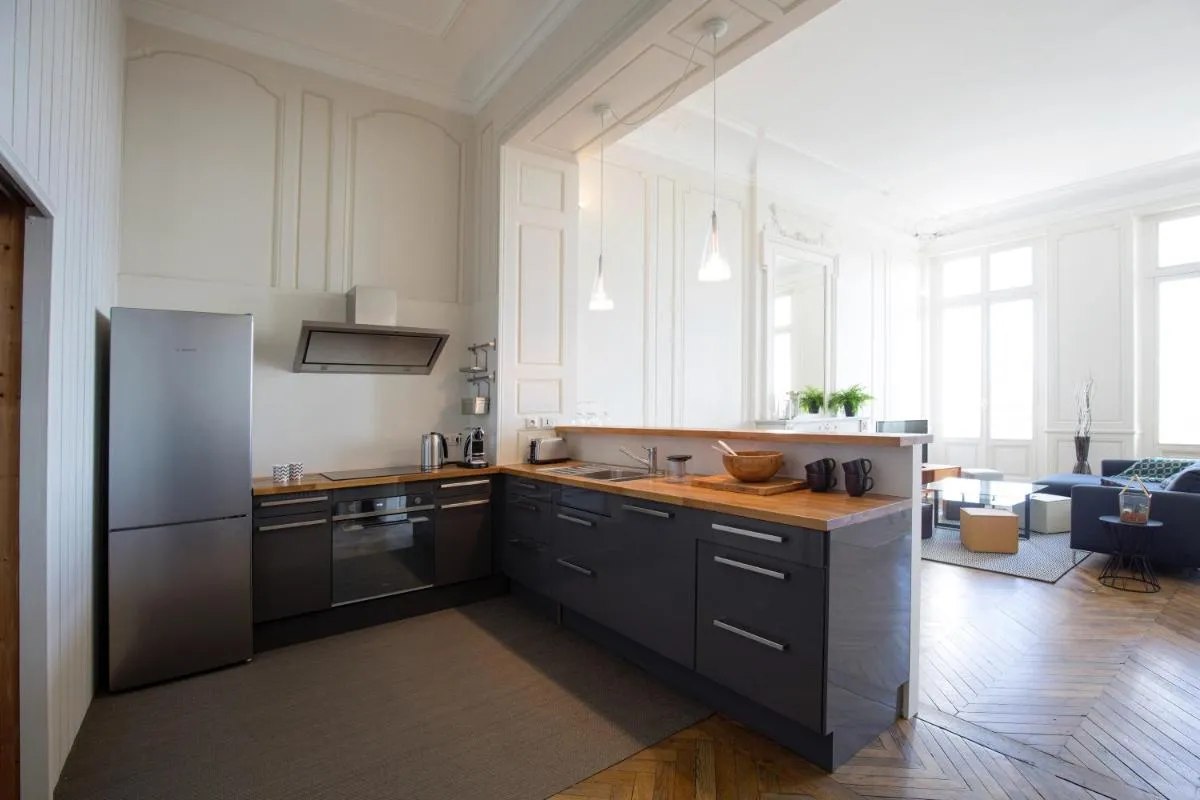 Image 2 of Appartement sur les quais de Bordeaux