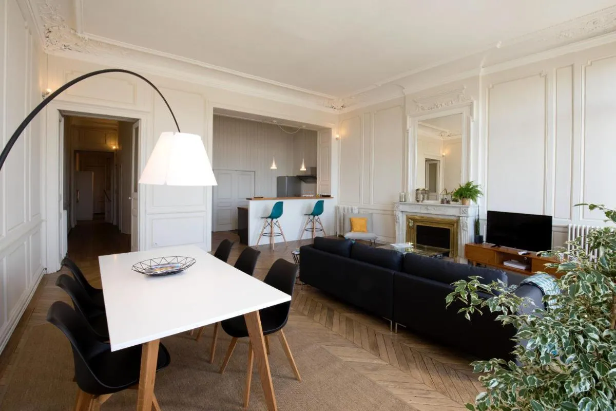 Image 3 of Appartement sur les quais de Bordeaux