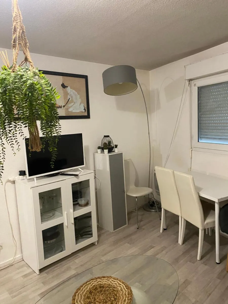 Image 2 of Appartement une chambre