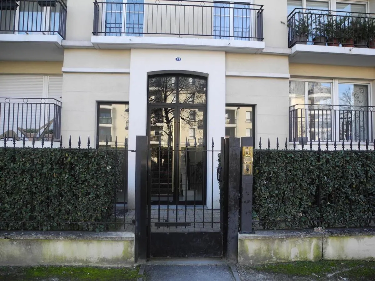 Image 1 of Apt Standing Bordeaux Chartrons