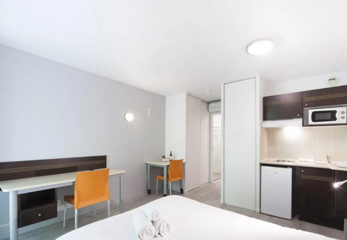 Image 2 of Avisseau – Studio calme au coeur du quartier des Chartrons