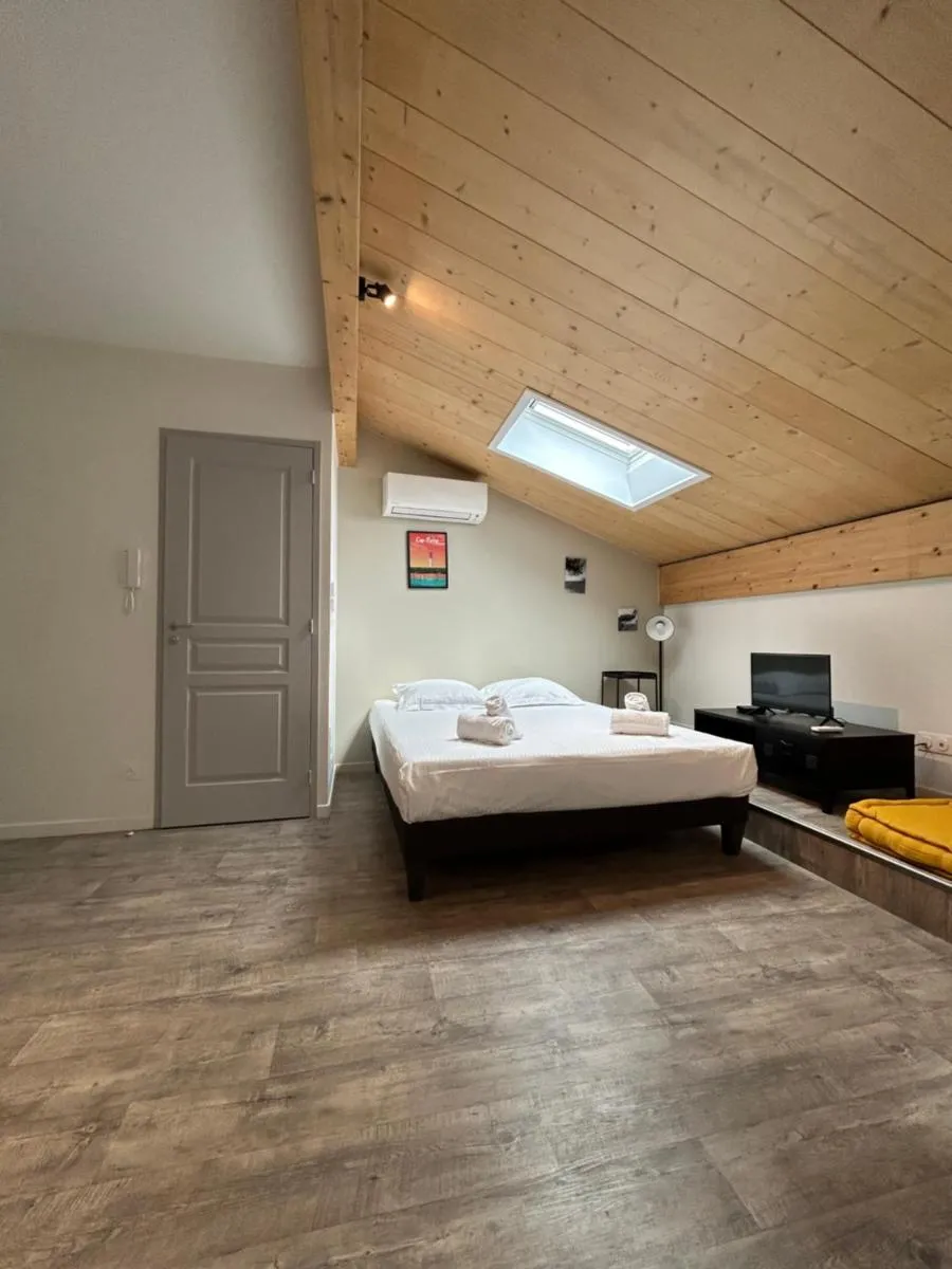 Image 6 of Beau Studio lumineux avec Climatisation pour 2 Personnes