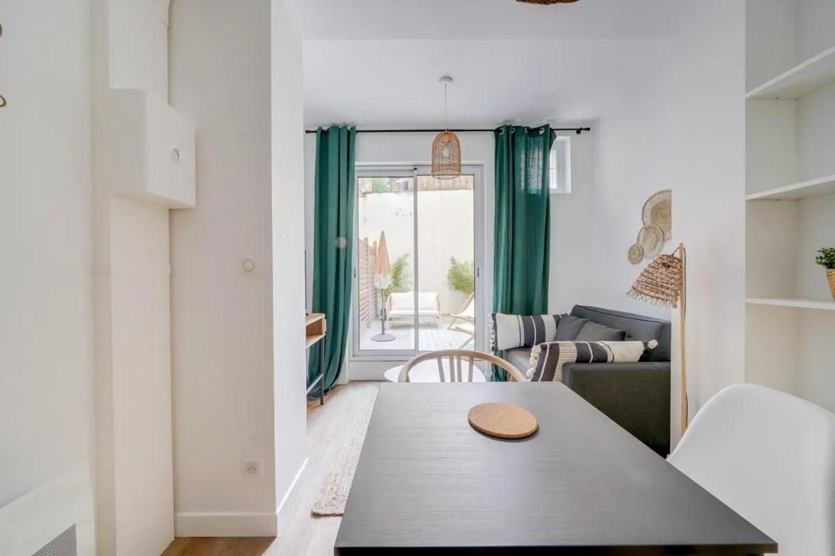 Image 3 of Beautiful apartment in Chartrons with terrace