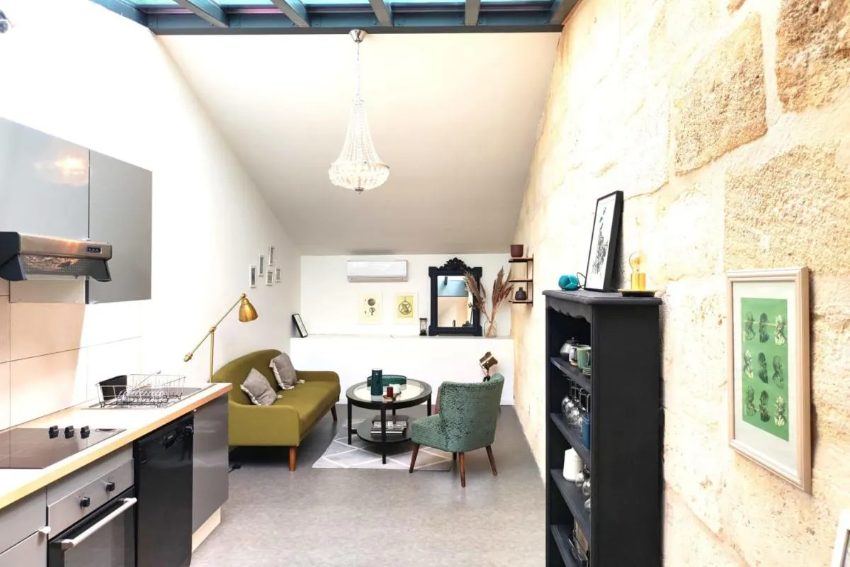 Image 1 of Beautiful duplex with AC – Place du Palais