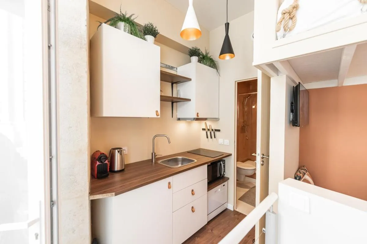 Image 2 of Bright duplex in the city center