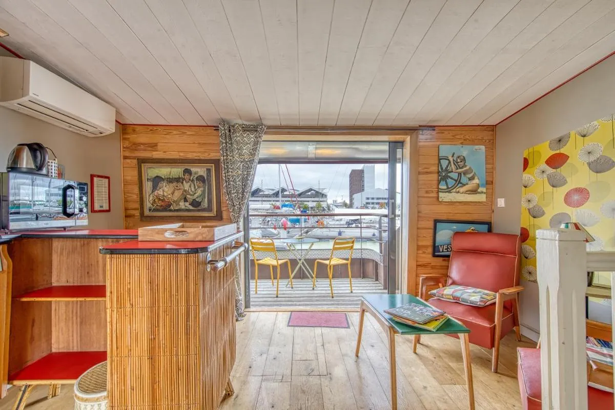 Image 1 of Charmante suites Sixity’s