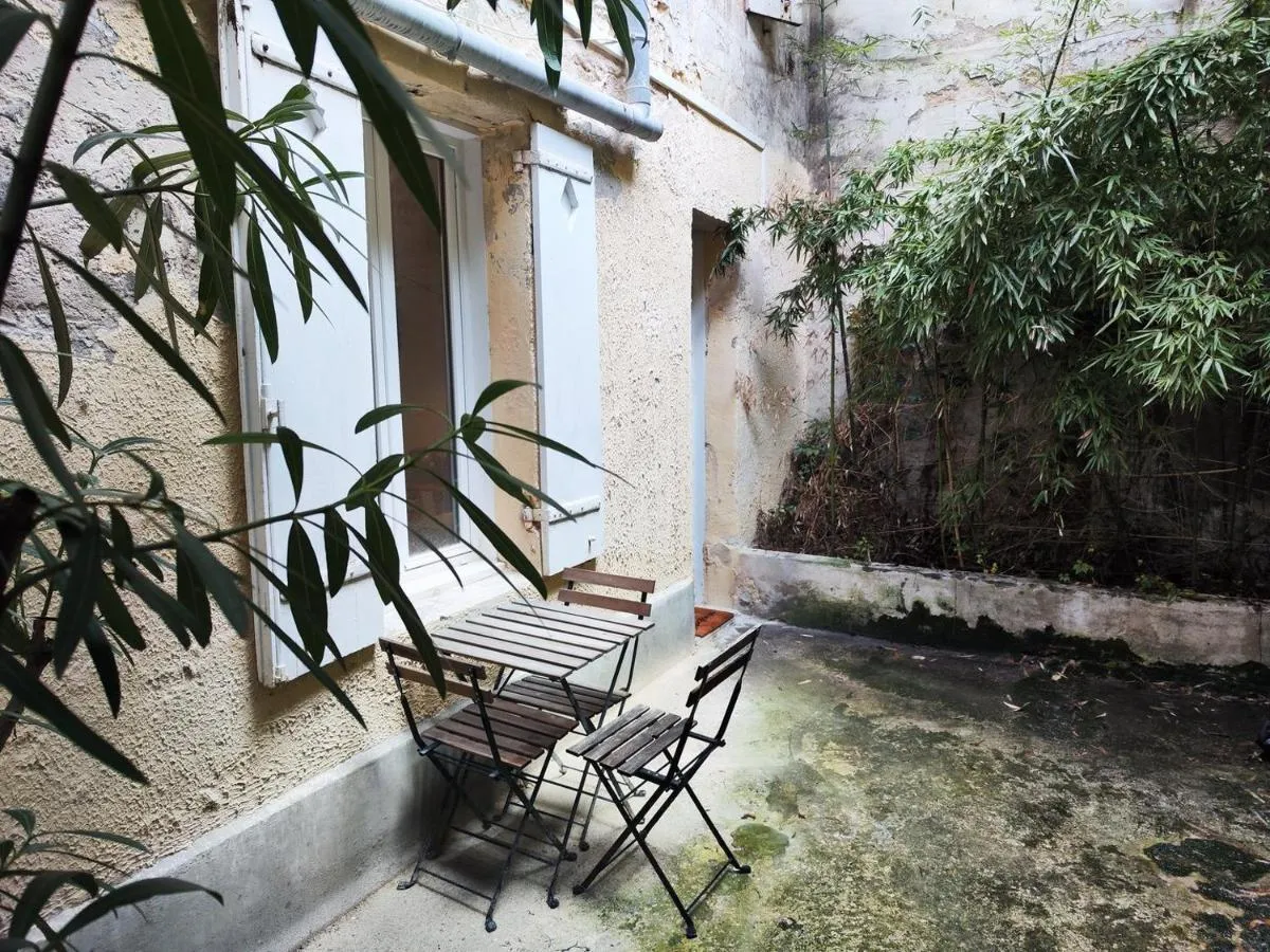 Image 3 of Charming apartment downtown Bordeaux