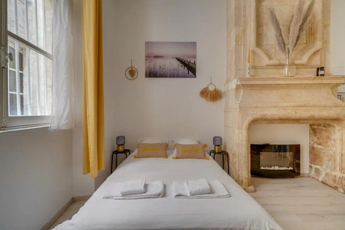 Image 2 of Charming hypercentre apartment Bordeaux