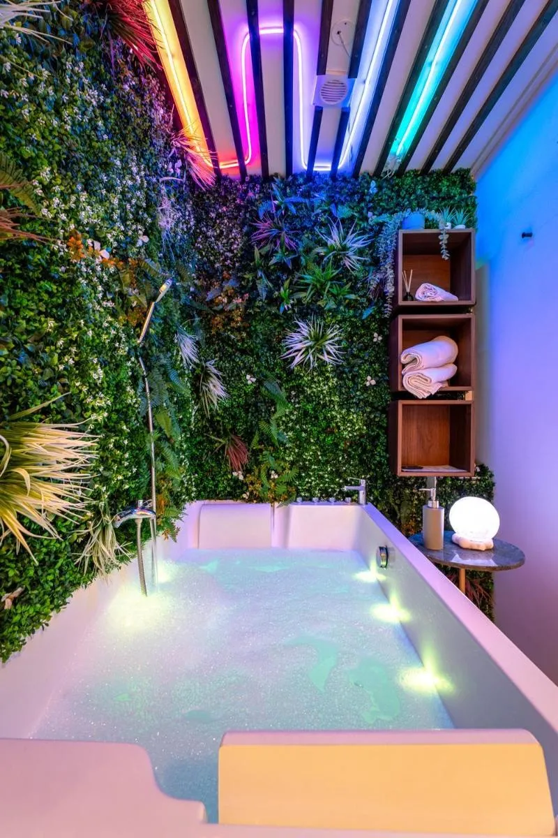 Image 3 of Cozy Jacuzzi Bordeaux Chartrons