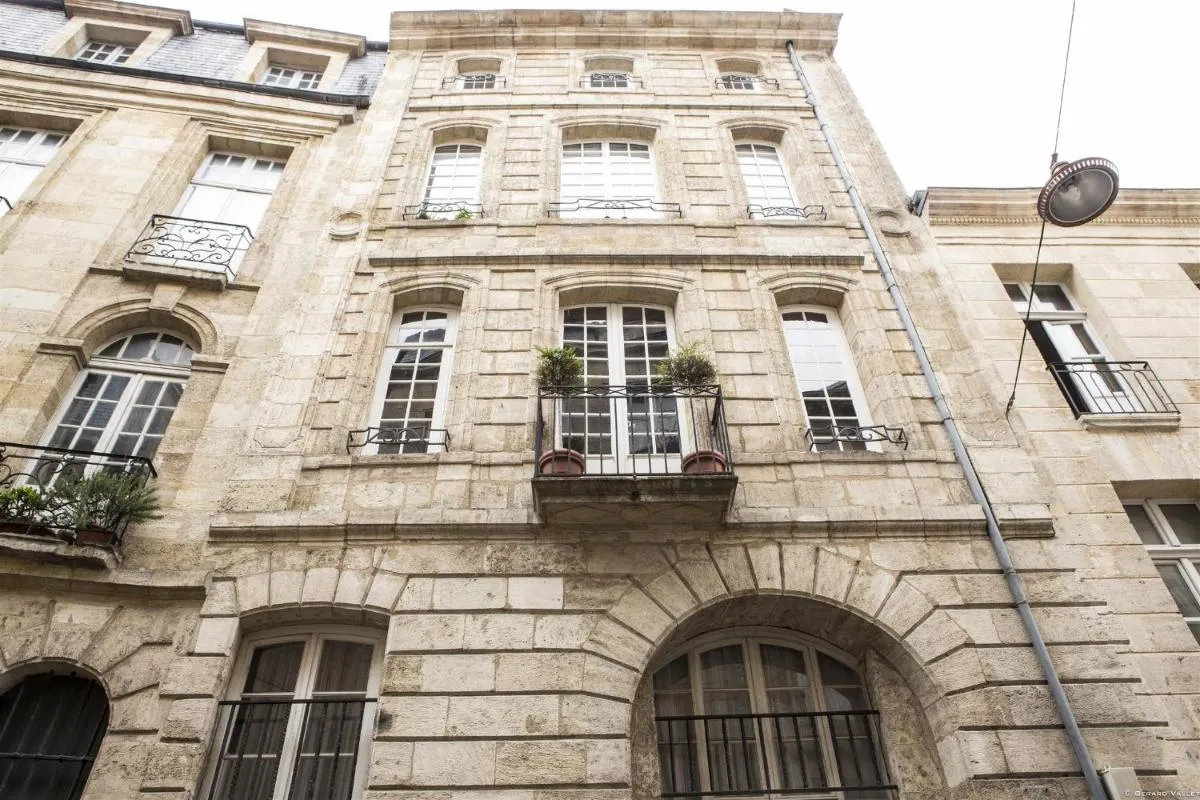 Image 2 of Descazeaux