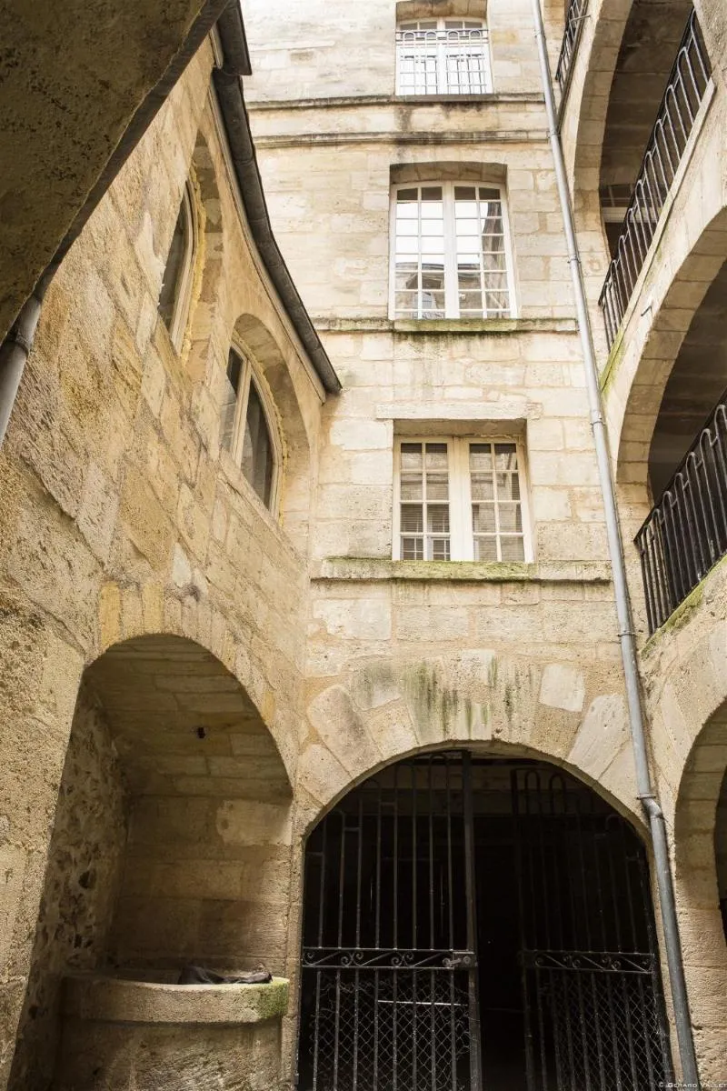 Image 3 of Descazeaux