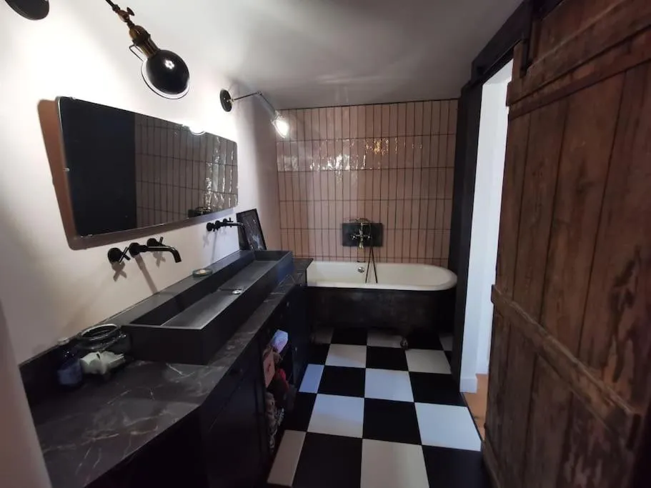 Image 2 of Duplex atypique et chaleureux, hyper centre