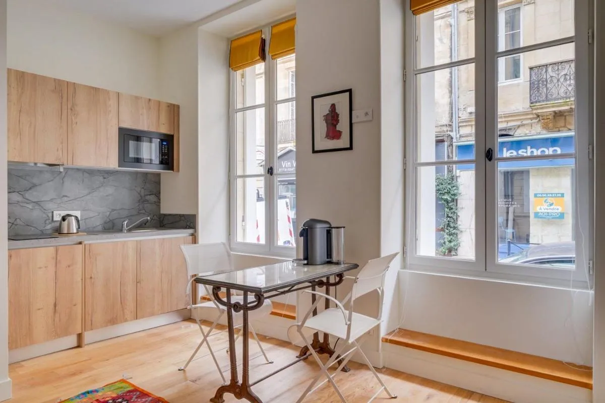 Image 3 of Elegant apartment Bordeaux center