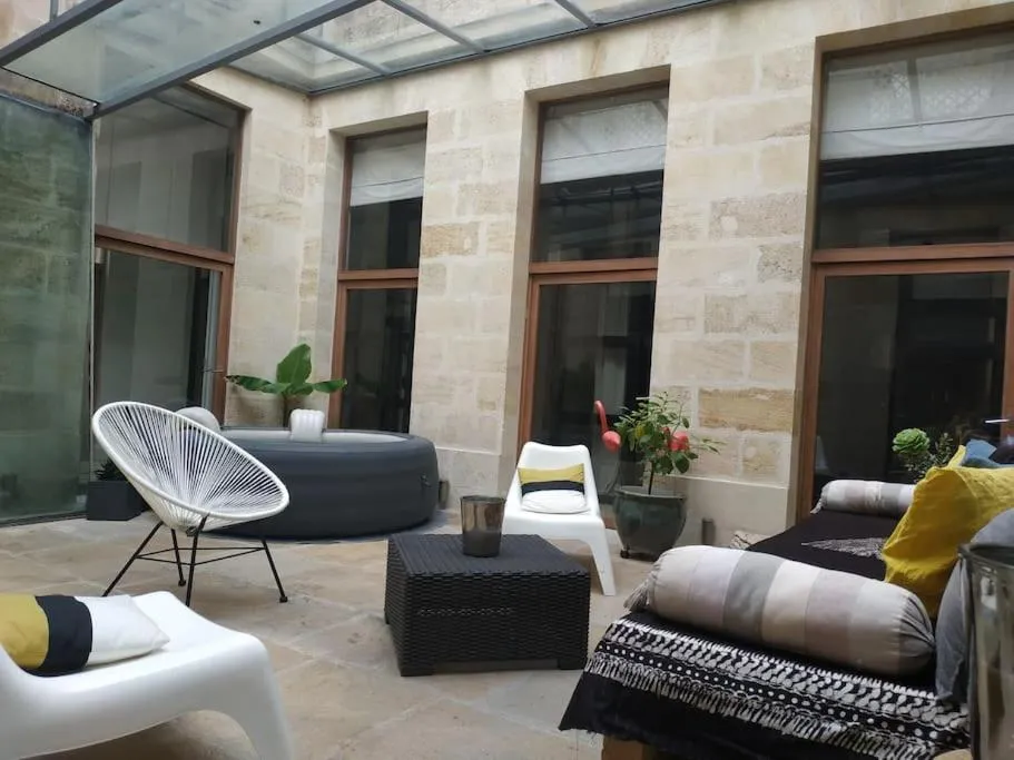 Image 1 of Extérieur Chartrons Jardin Public Quais Quinconces XAVIER ARNOZAN