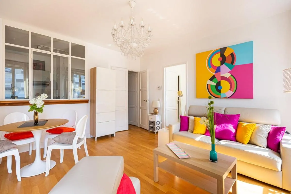 Image 5 of GuestReady – Bright Apt in city centre w/ Parking