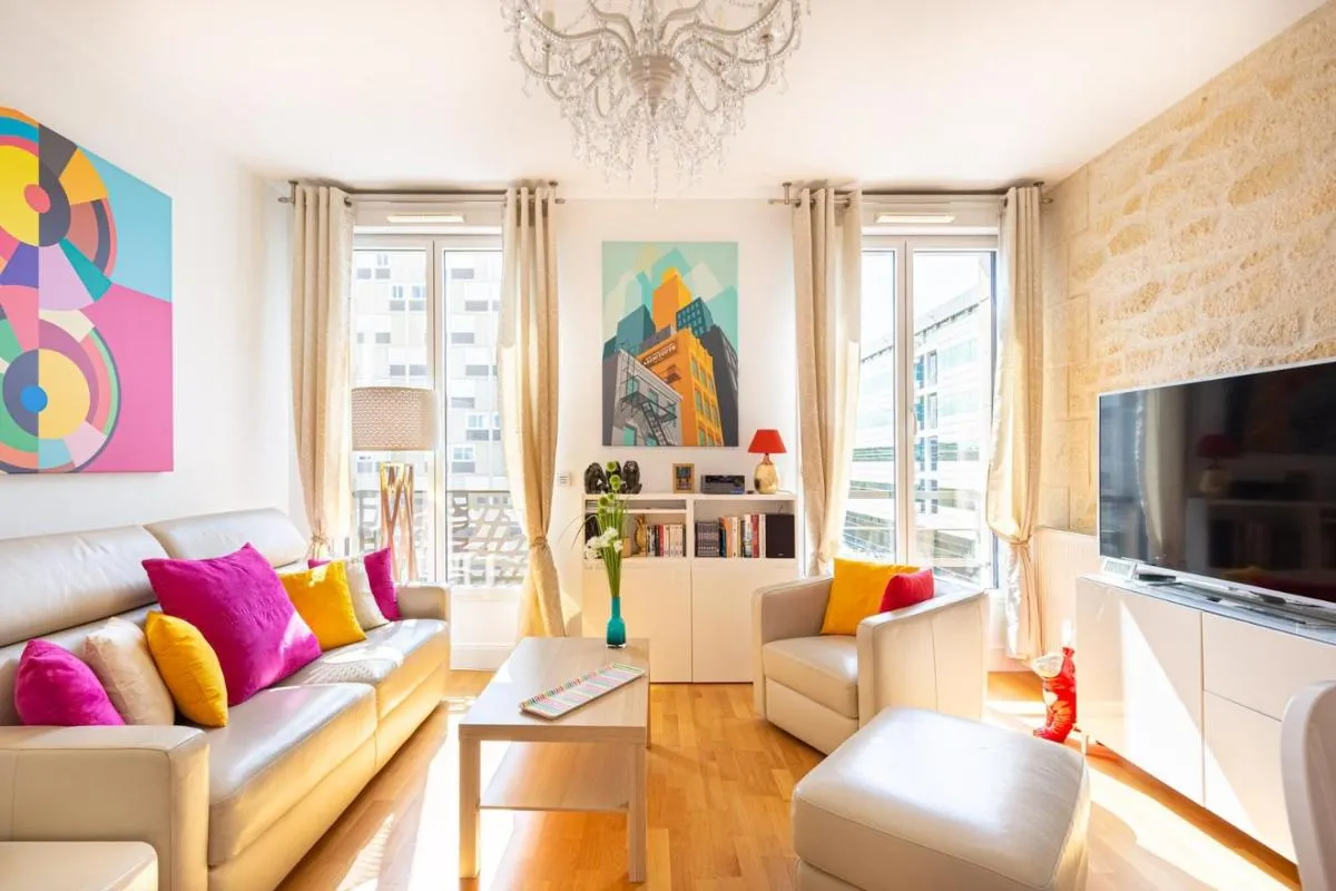 Image 2 of GuestReady – Bright Apt in city centre w/ Parking