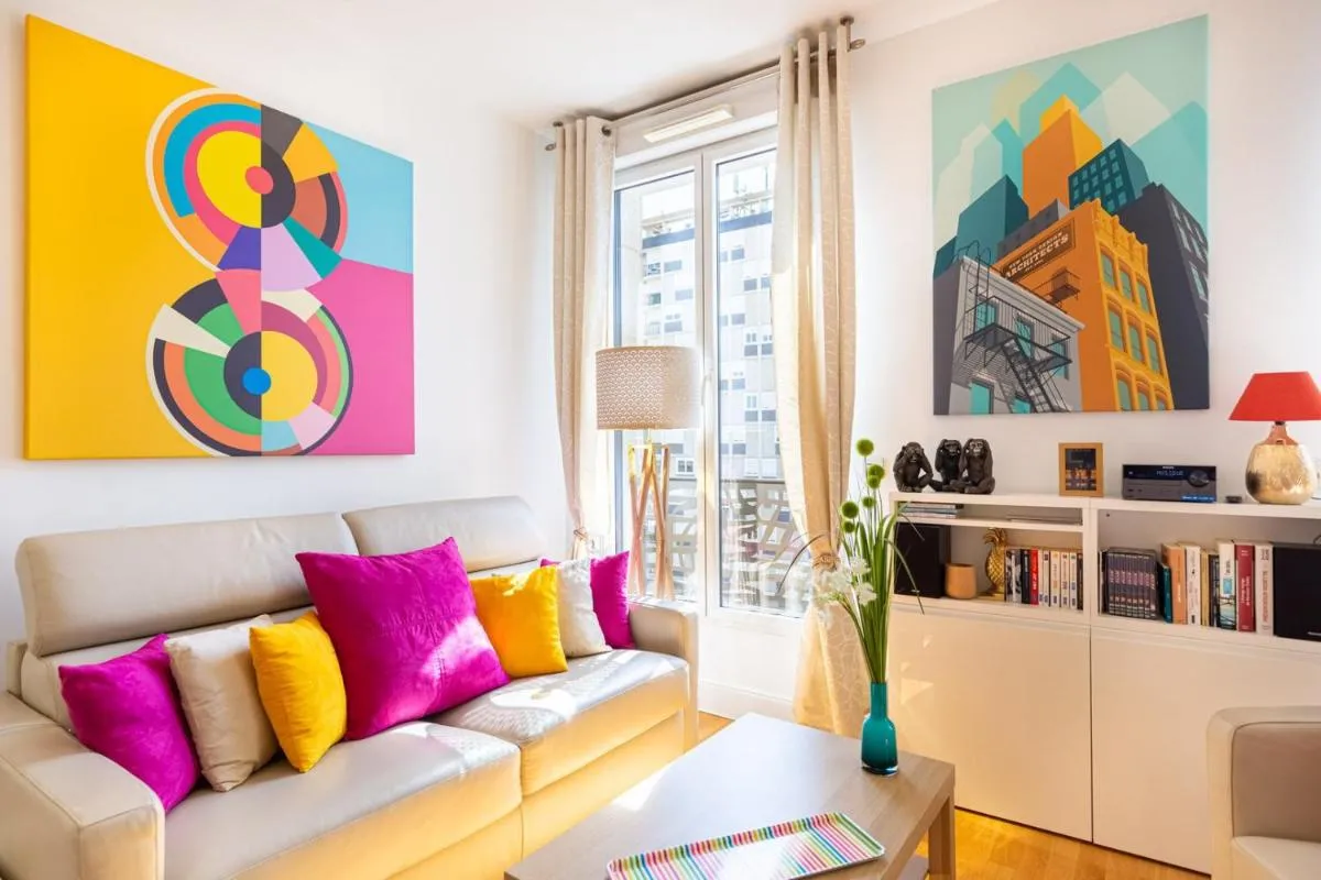 Image 3 of GuestReady – Bright Apt in city centre w/ Parking