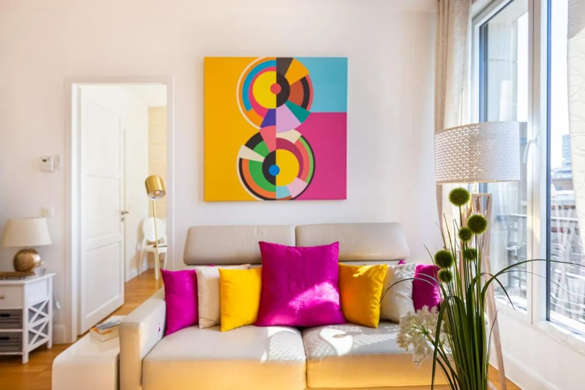 Image 4 of GuestReady – Bright Apt in city centre w/ Parking