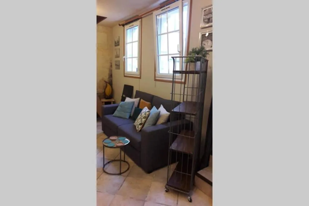 Image 6 of Joli petit loft dans échoppe pierre centre-ville