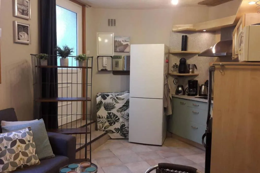 Image 4 of Joli petit loft dans échoppe pierre centre-ville