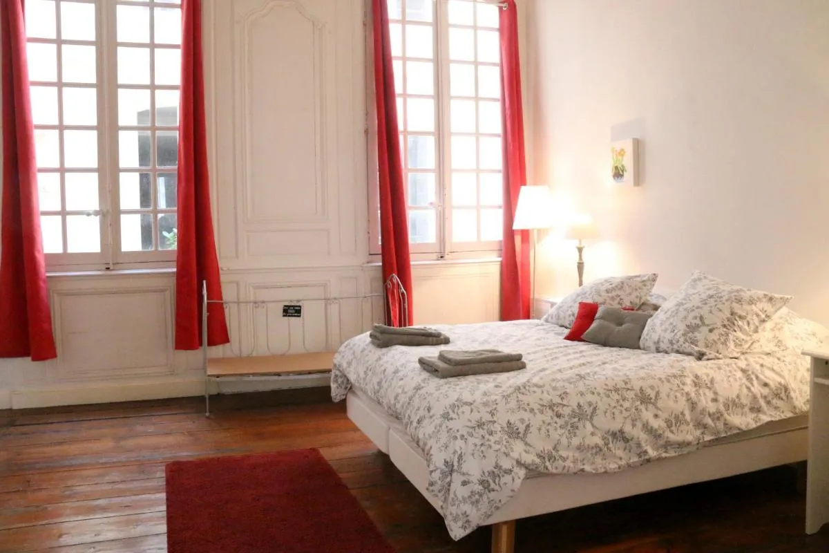 Image 4 of Key to Bordeaux – fairytale view, 2 bd + elevator