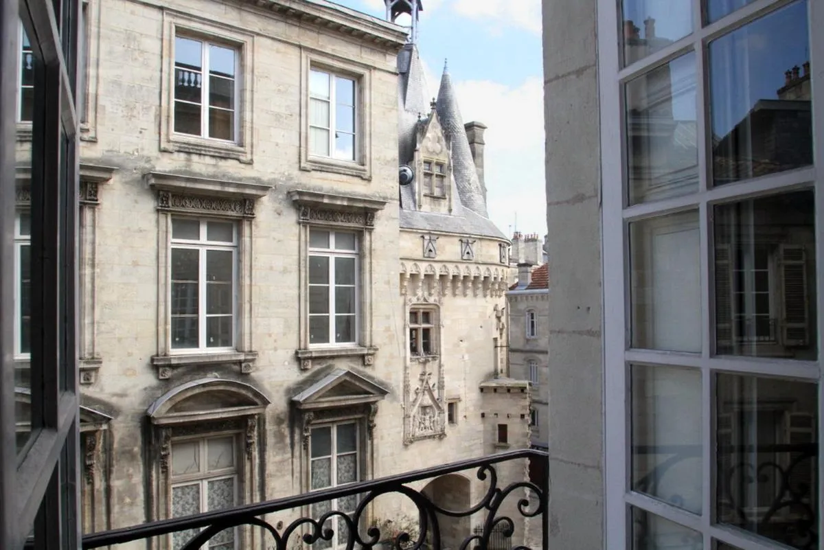 Image 2 of Key to Bordeaux – fairytale view, 2 bd + elevator