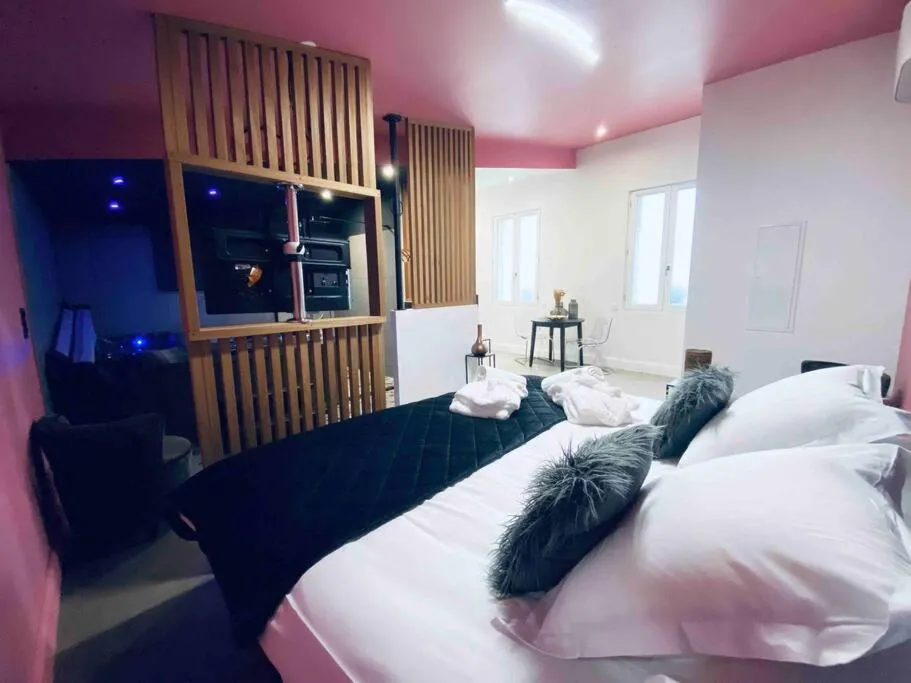 Image 1 of La Litchi Le 50 Suites and Spa centre ville