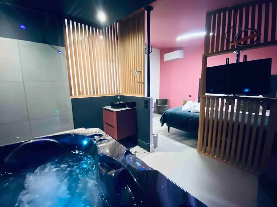 Image 6 of La Litchi Le 50 Suites and Spa centre ville