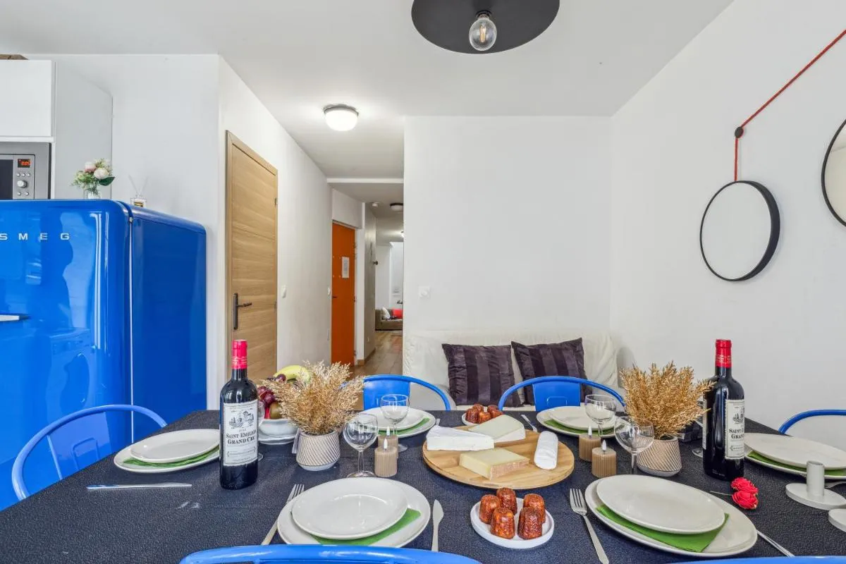 Image 6 of Lavie Maison large comfy flat