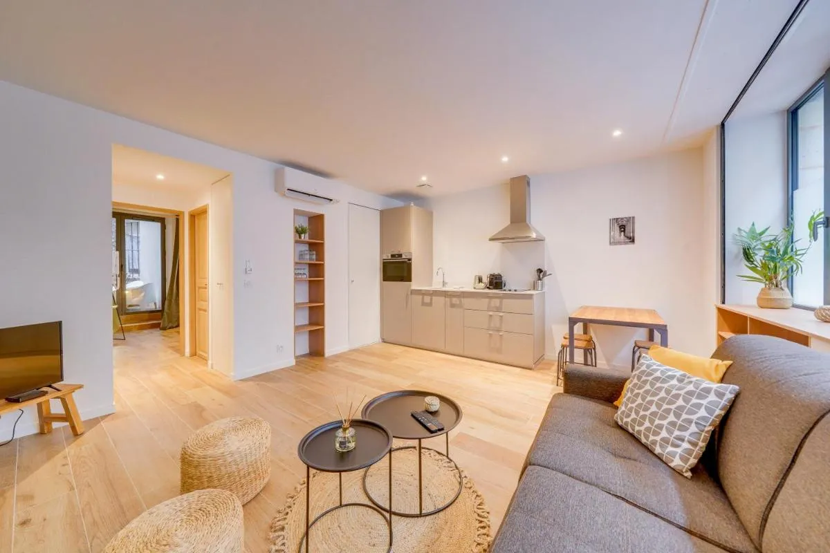 Image 2 of Les Capucines – Bel appt en centre-ville