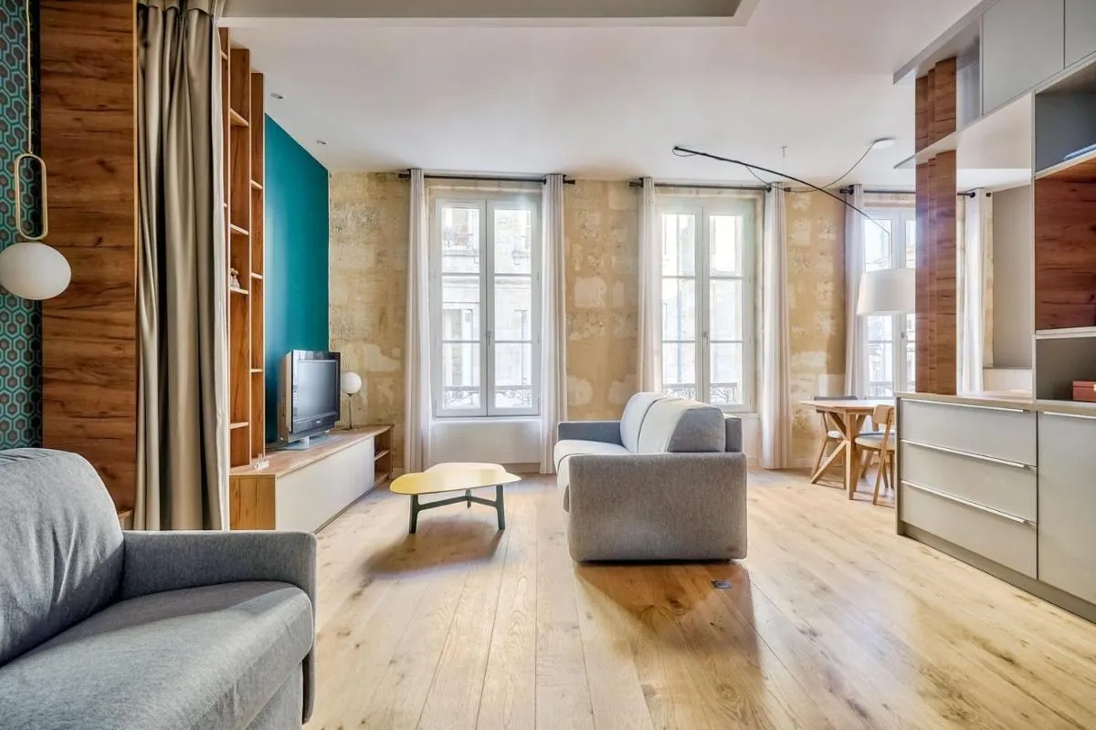 Image 2 of Lovely apartment central Bordeaux