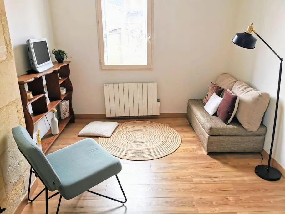 Image 1 of Lumineux appartement sous les toits à Pey Berland
