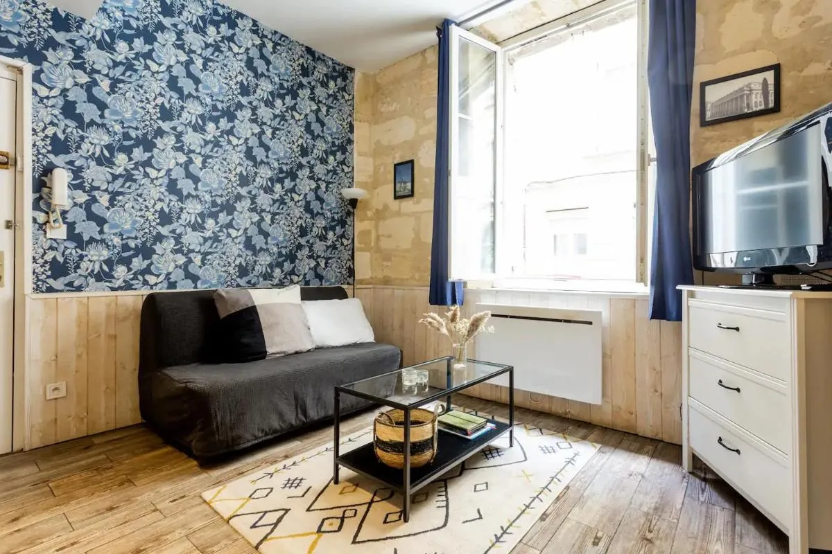 Image 6 of Lurbe Bleue – Bordeaux top central and calm