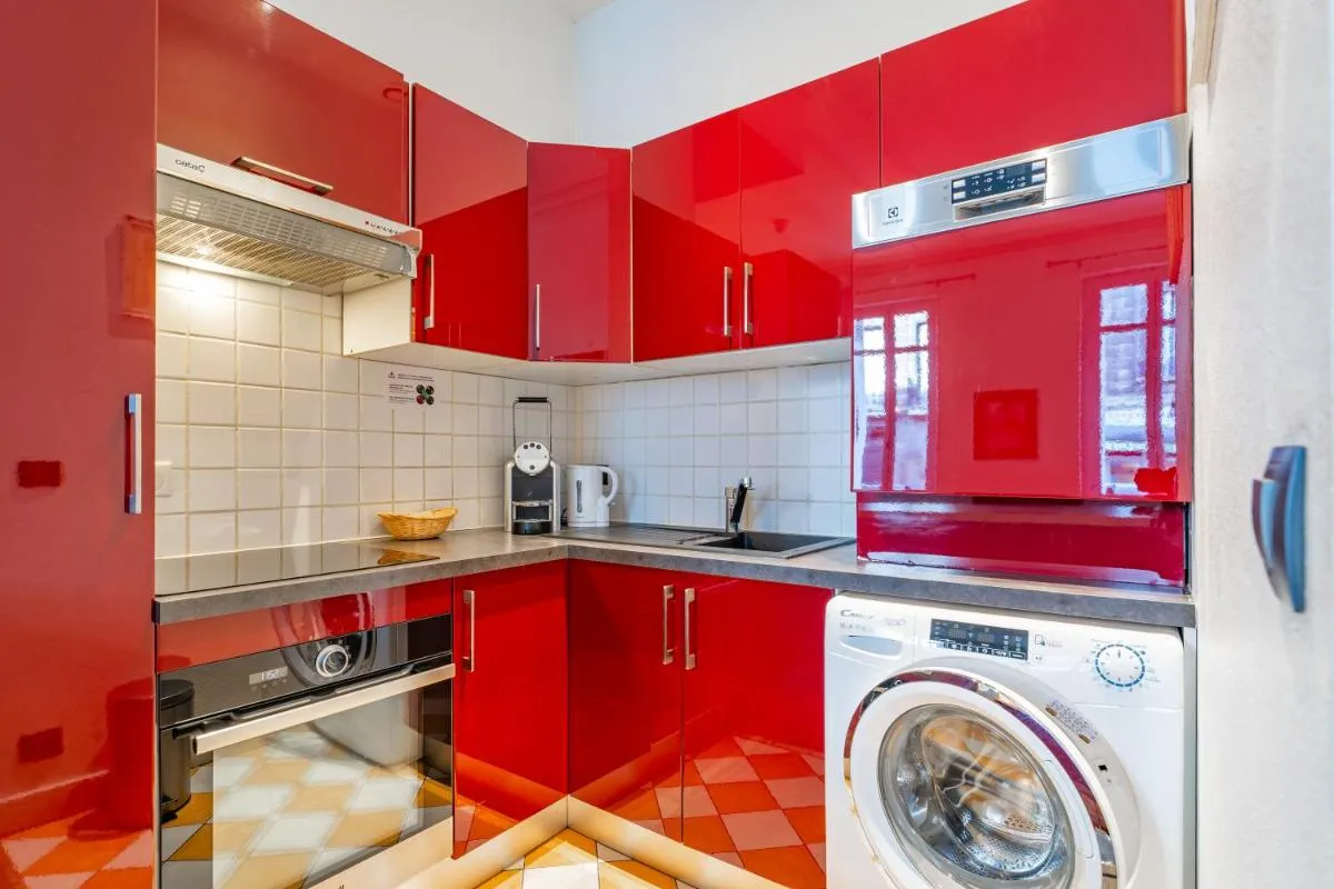 Image 4 of Magnifique Appartement au Cœur du Quartier Historique Saint-Michel