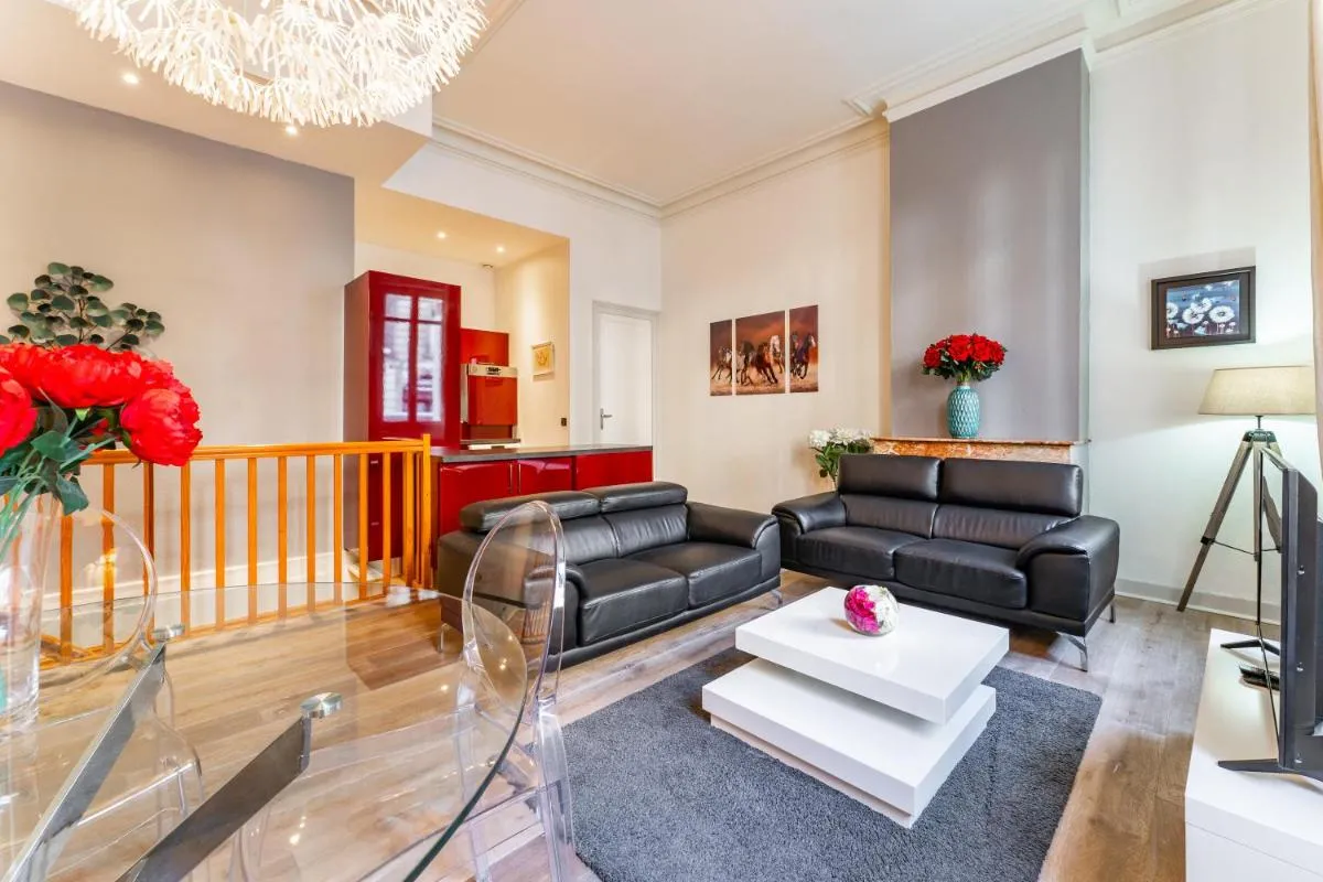 Image 3 of Magnifique Appartement au Cœur du Quartier Historique Saint-Michel