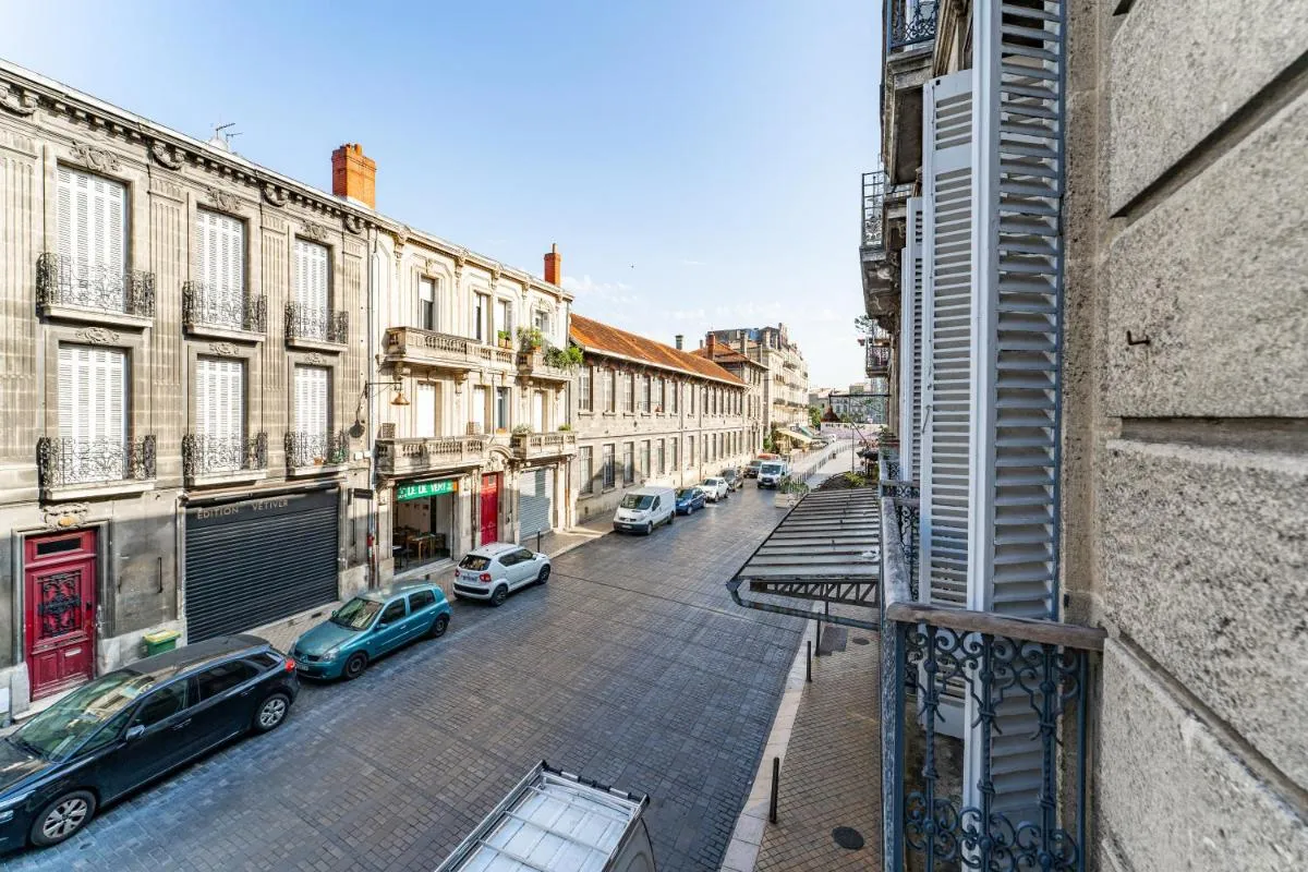 Image 6 of Magnifiques Appartements en Hyper Centre de Bordeaux