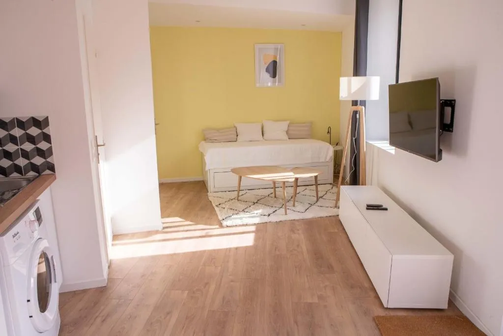 Image of Modern Studio With AC