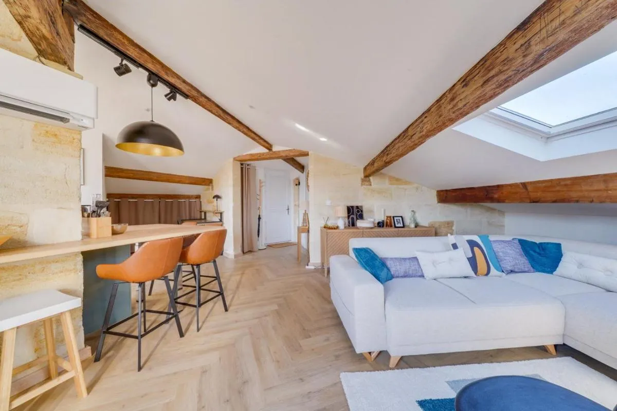 Image 2 of Nice renovated apartment Bordeaux