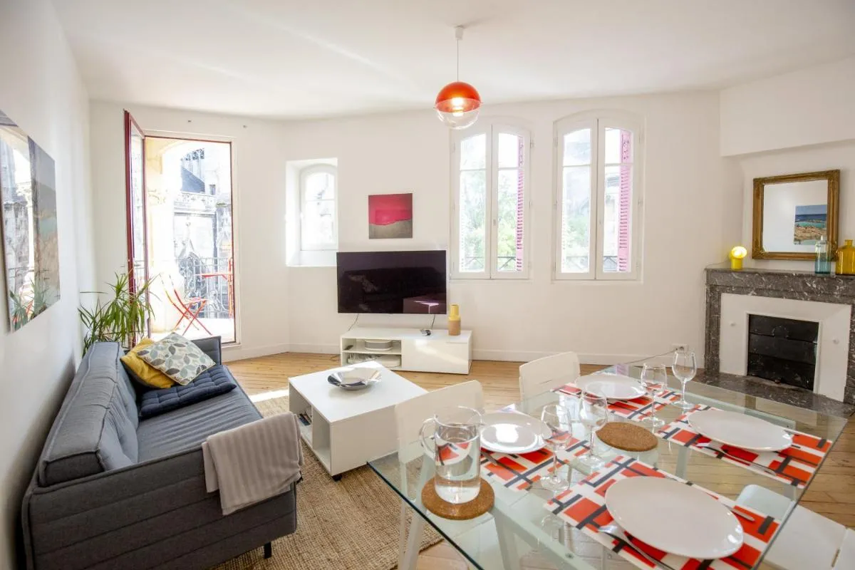 Image 2 of Place Saint Michel Apartment