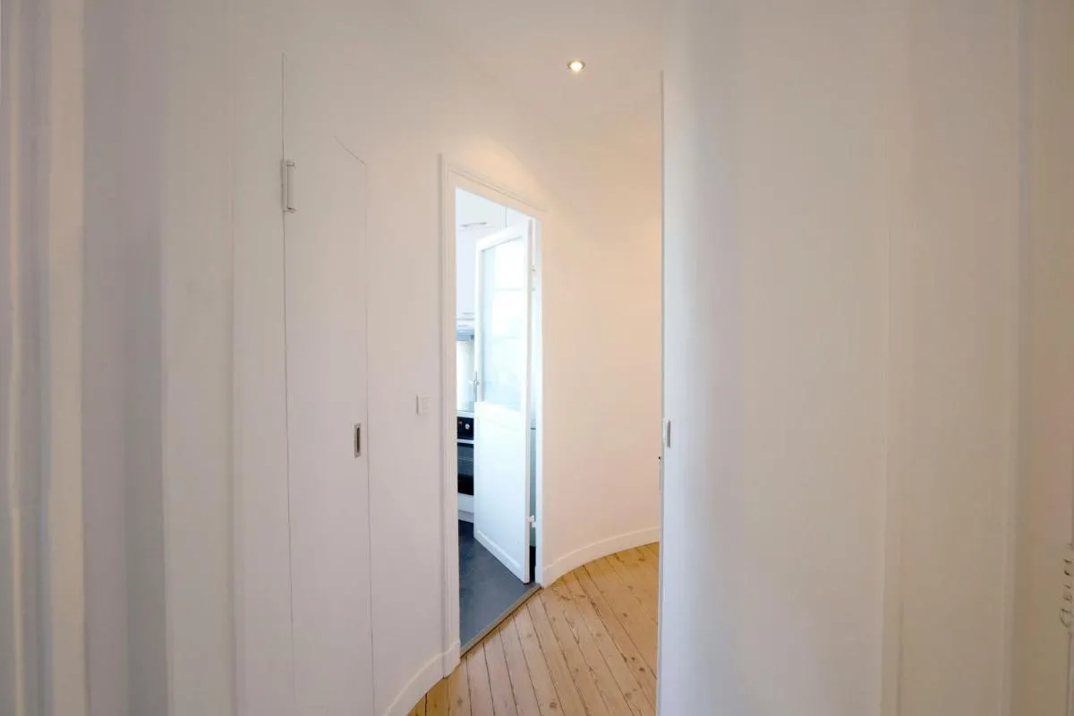 Image 6 of Place Saint Michel Apartment